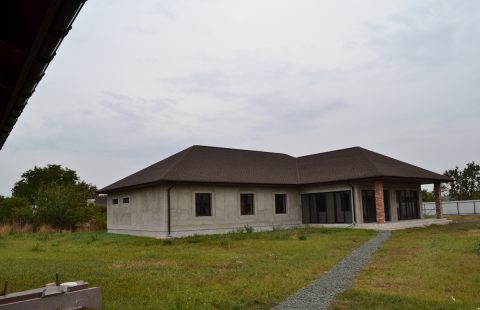 Продається сучасний будинок у безпечному місці поблизу Кривого Рогу