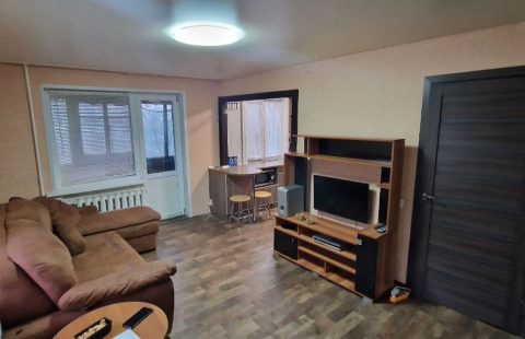 Продається однокімнатна квартира на Югоці.