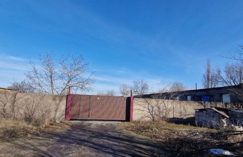 Продається окреме приміщення з територією на НКГЗК