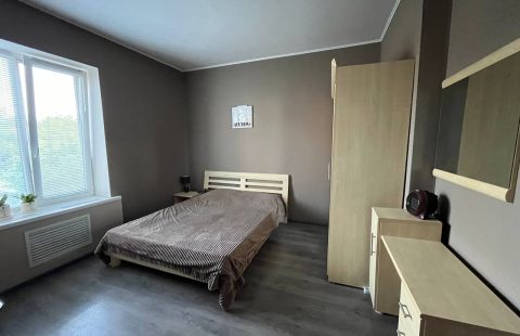 Продаж 3к сталінки по вул. Свято-Миколаївська