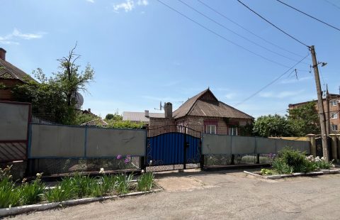 Продаж будинку з гаражем Площа Визволення