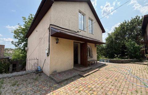 Оренда 4к будинку з гаражем на Карачунах